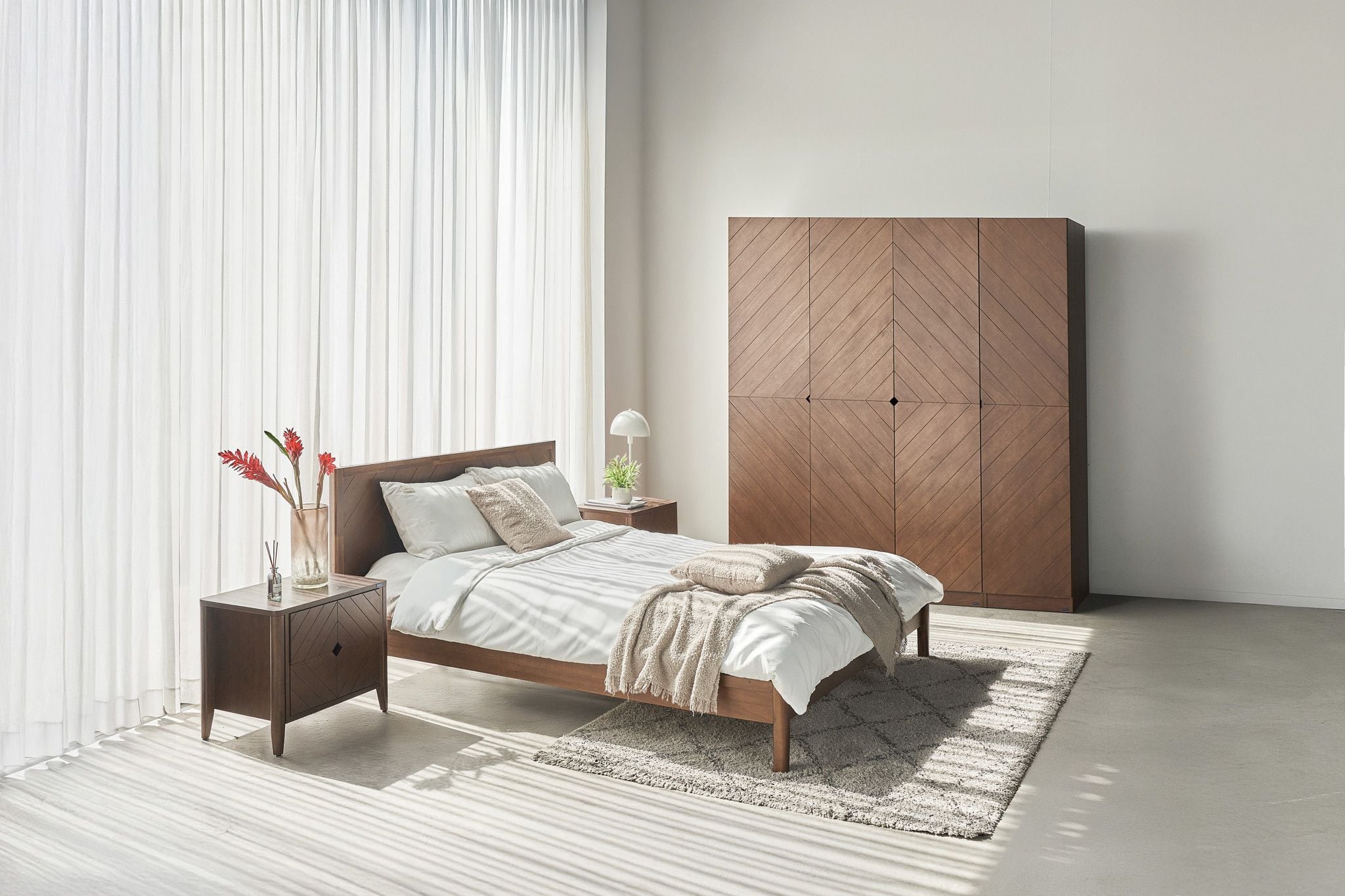 MOHO HOBRO 301 Four-Door Acacia Veneer Wood Wardrobe with Integrated Storage