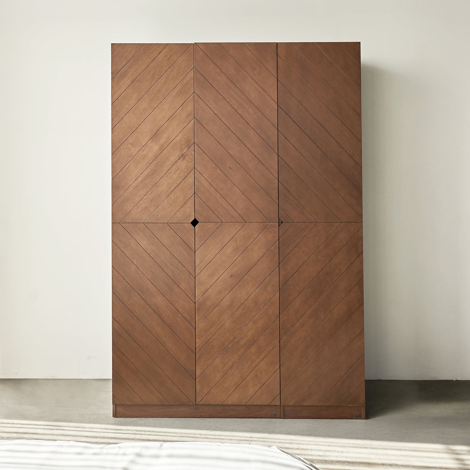 Hobro 301 Three - Door Wardrobe - Altera