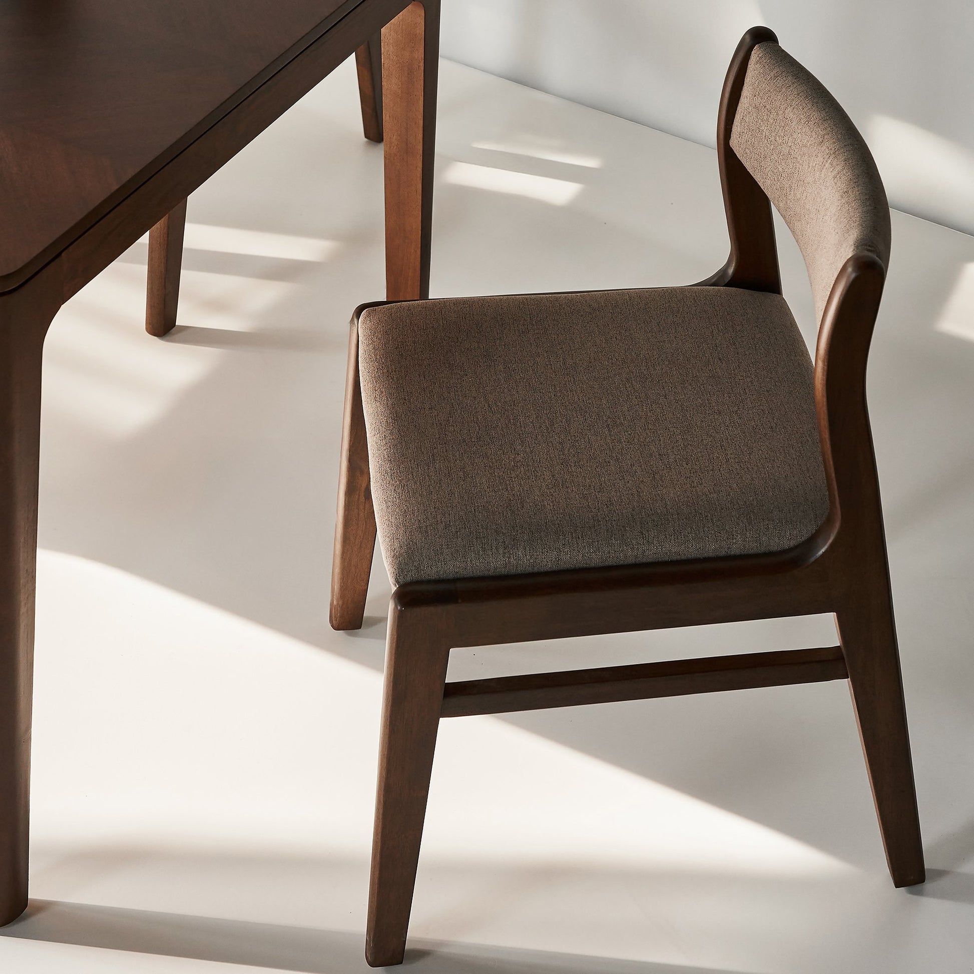 MOHO HOBRO Scandinavian Dining Set: Acacia Wood Table & Comfortable Chairs