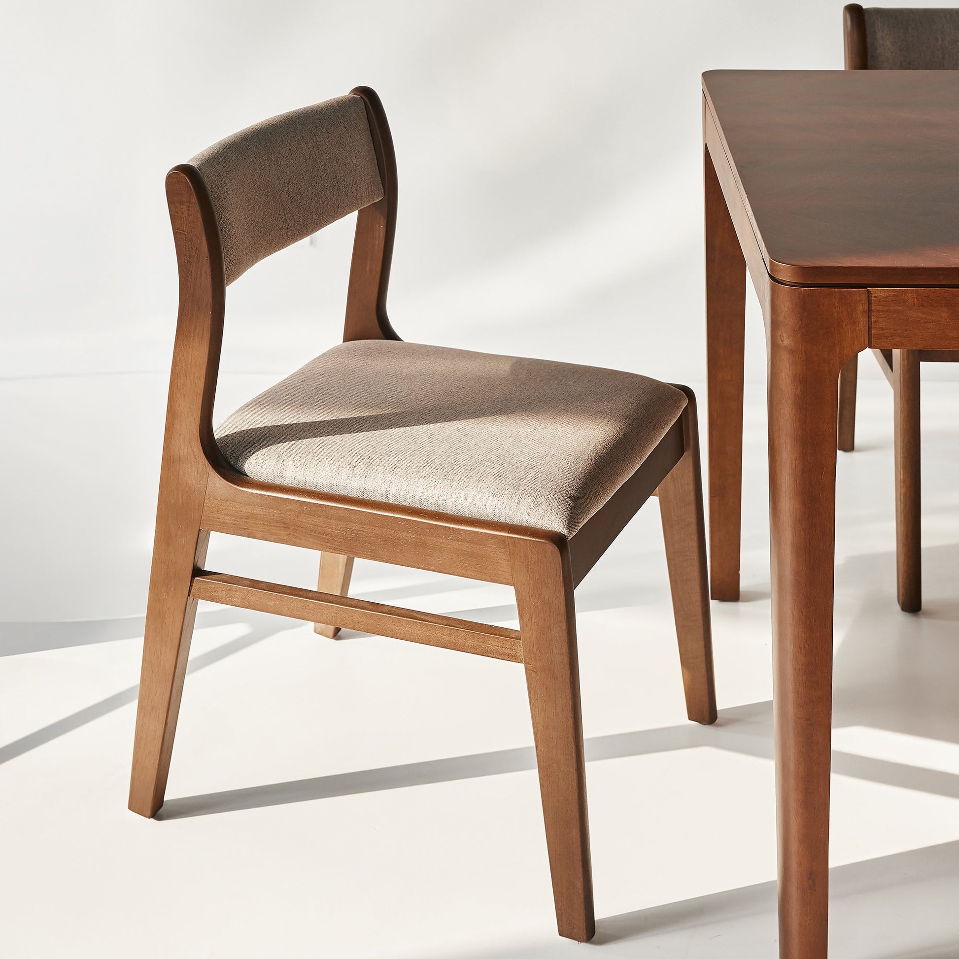 MOHO HOBRO Scandinavian Dining Set: Acacia Wood Table & Comfortable Chairs